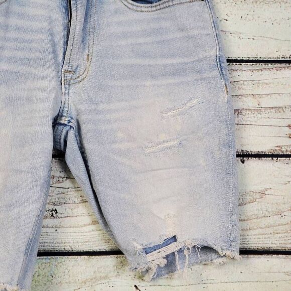 Old Navy Slim Fit Distressed Light Wash Denim Shorts Size 28 Raw Hem - Picture 2 of 7